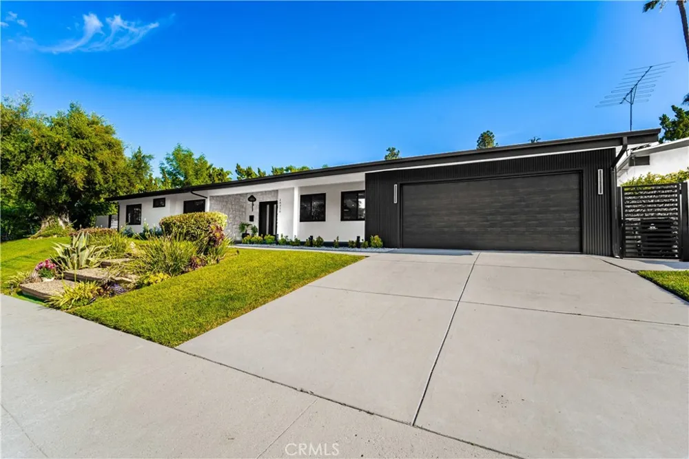 24320 Bessemer Woodland Hills, CA 91367