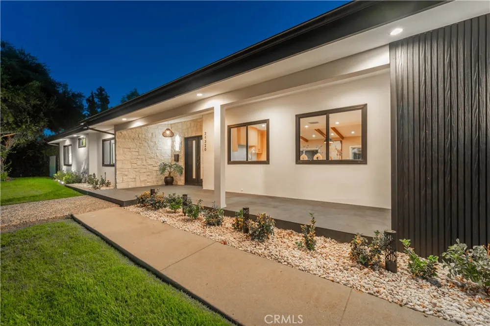 24320 Bessemer Woodland Hills, CA 91367