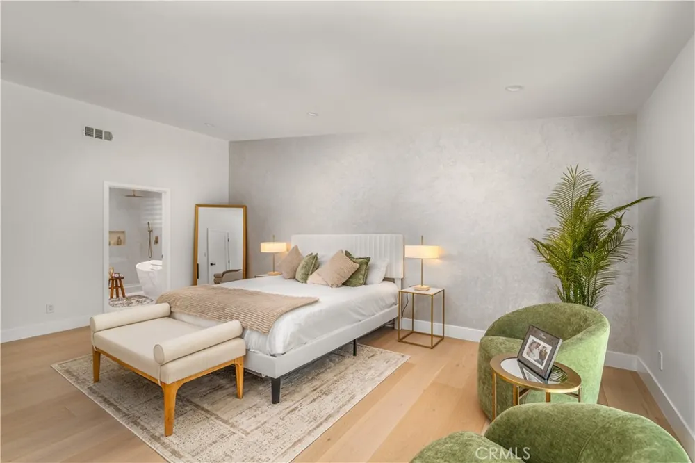 24320 Bessemer Woodland Hills, CA 91367