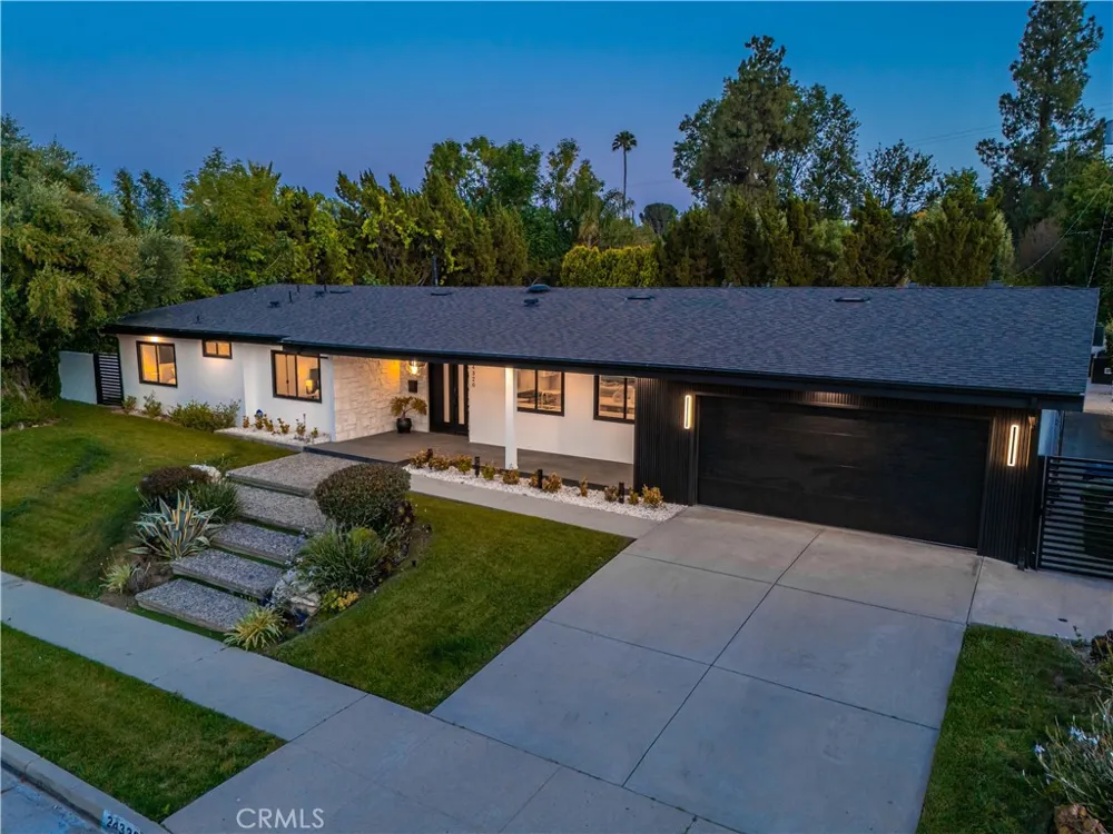 24320 Bessemer Woodland Hills, CA 91367