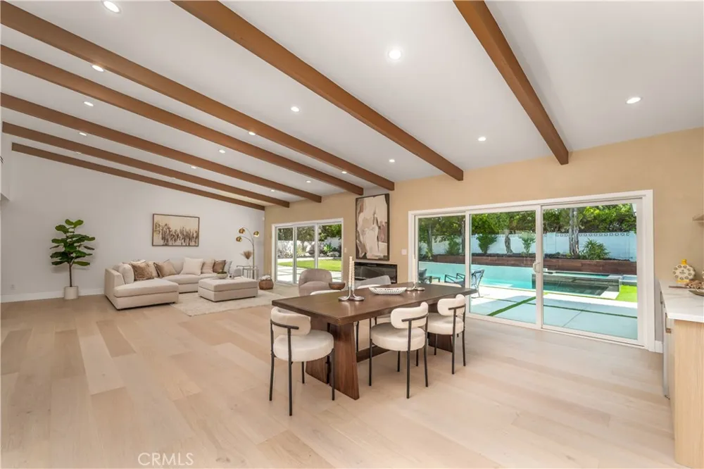 24320 Bessemer Woodland Hills, CA 91367