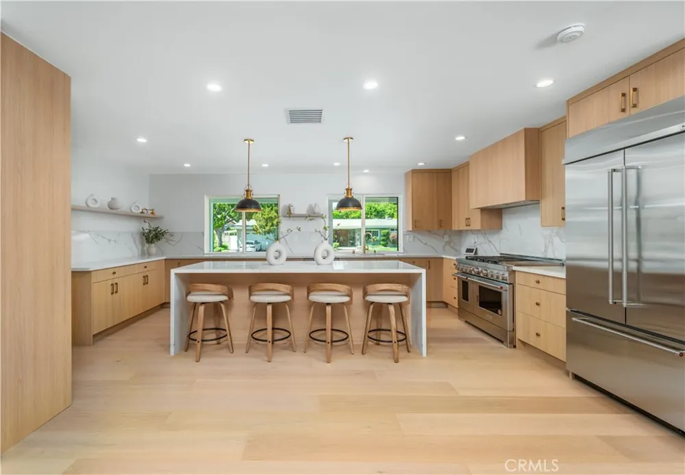 24320 Bessemer Woodland Hills, CA 91367