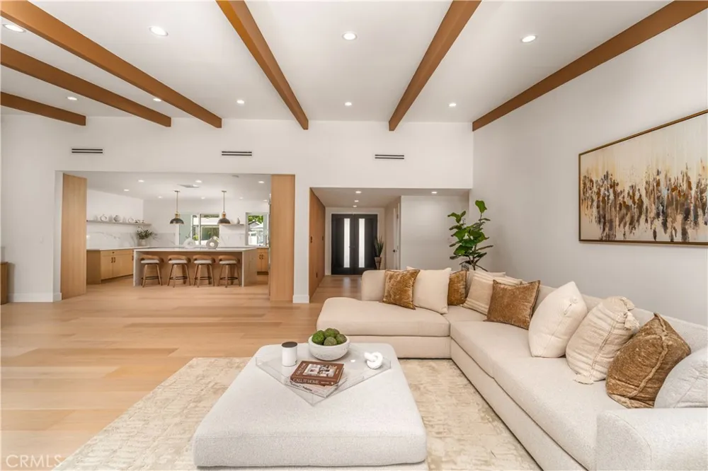 24320 Bessemer Woodland Hills, CA 91367