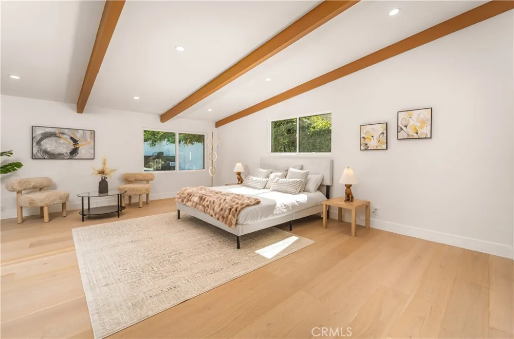 24320 Bessemer Woodland Hills, CA 91367