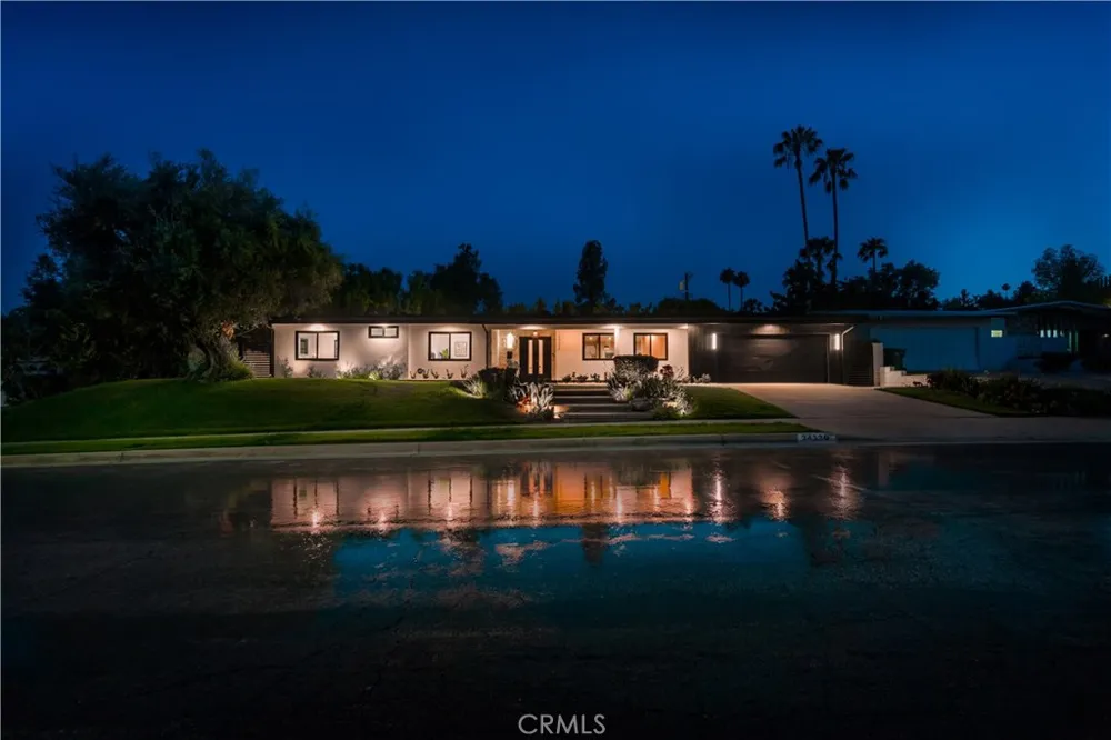 24320 Bessemer Woodland Hills, CA 91367