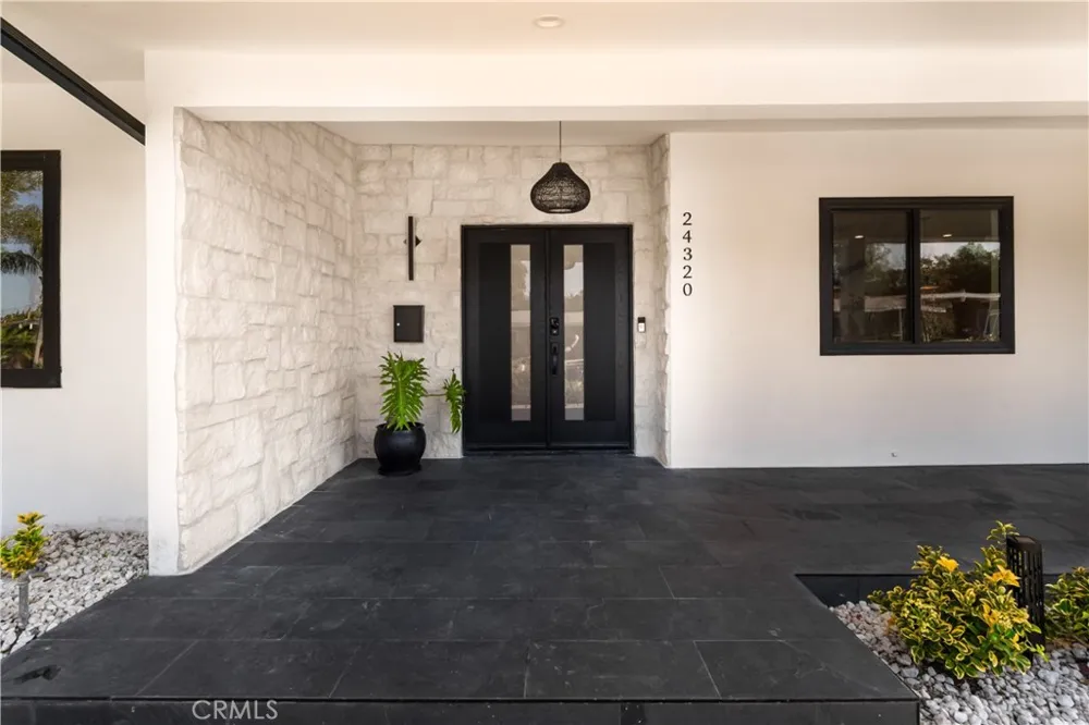 24320 Bessemer Woodland Hills, CA 91367
