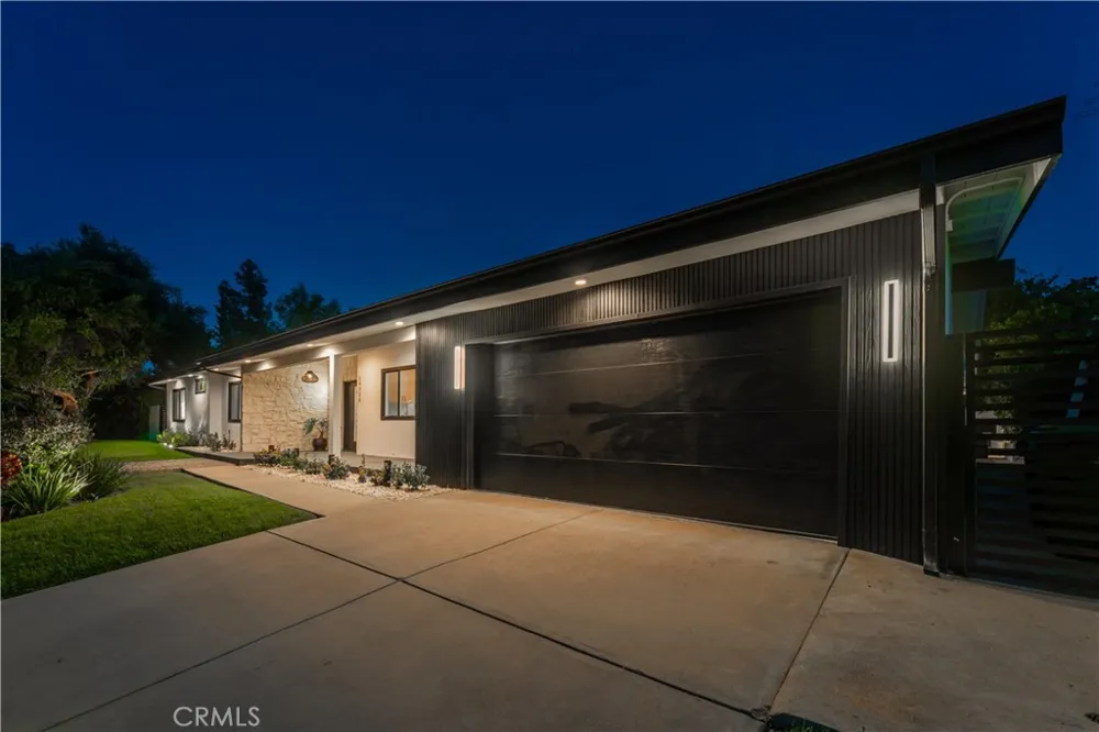 24320 Bessemer Woodland Hills, CA 91367