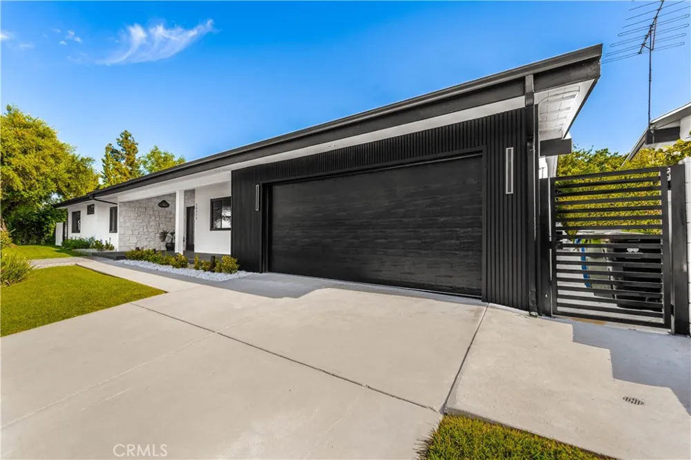 24320 Bessemer Woodland Hills, CA 91367