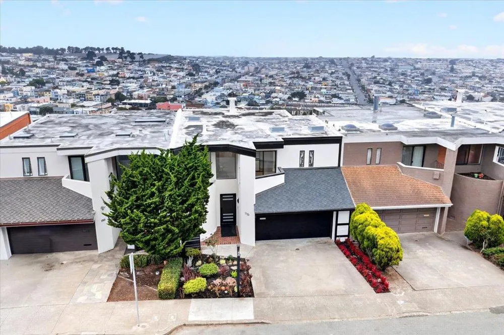 1733 15th Avenue San Francisco, CA 94122