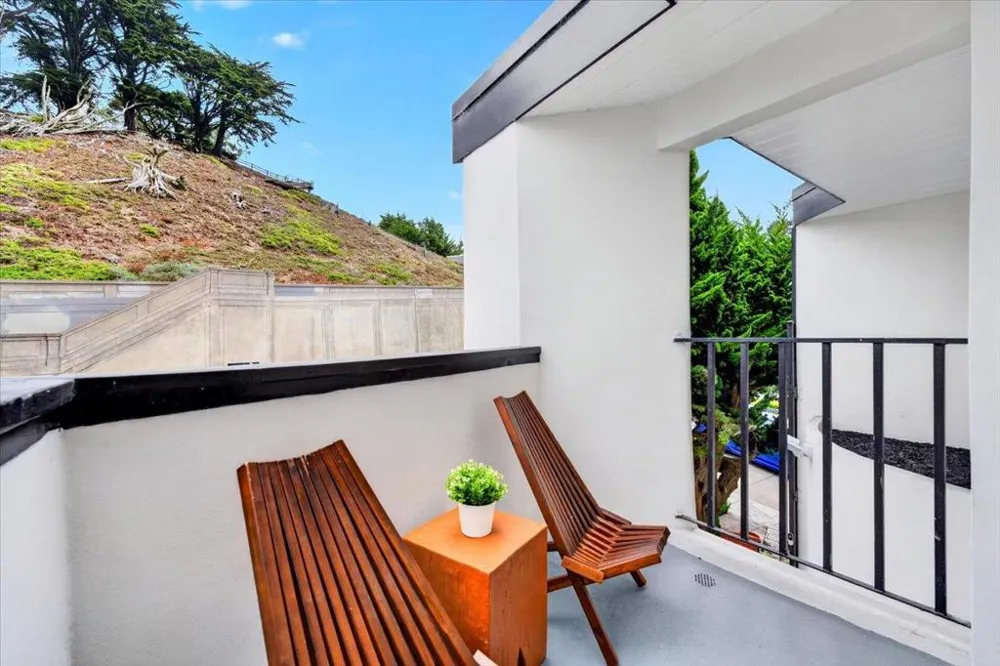 1733 15th Avenue San Francisco, CA 94122