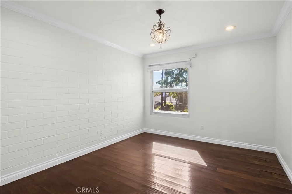 2424 University Dr Newport Beach, CA 92660