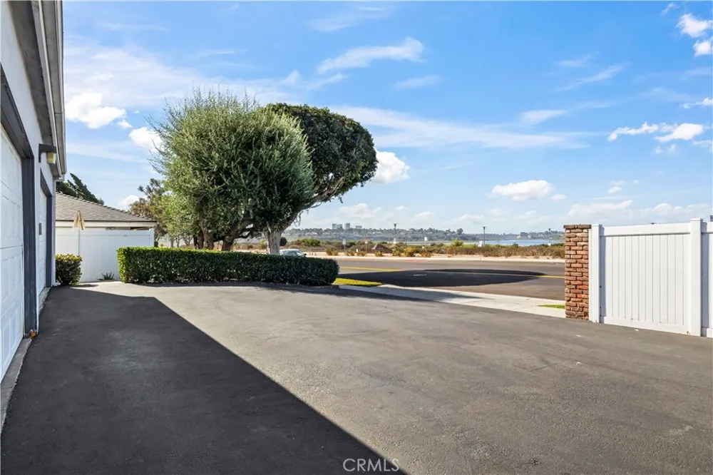 2424 University Dr Newport Beach, CA 92660
