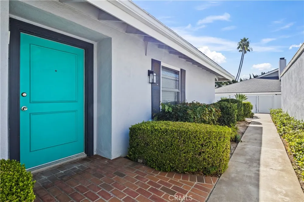 2424 University Dr Newport Beach, CA 92660