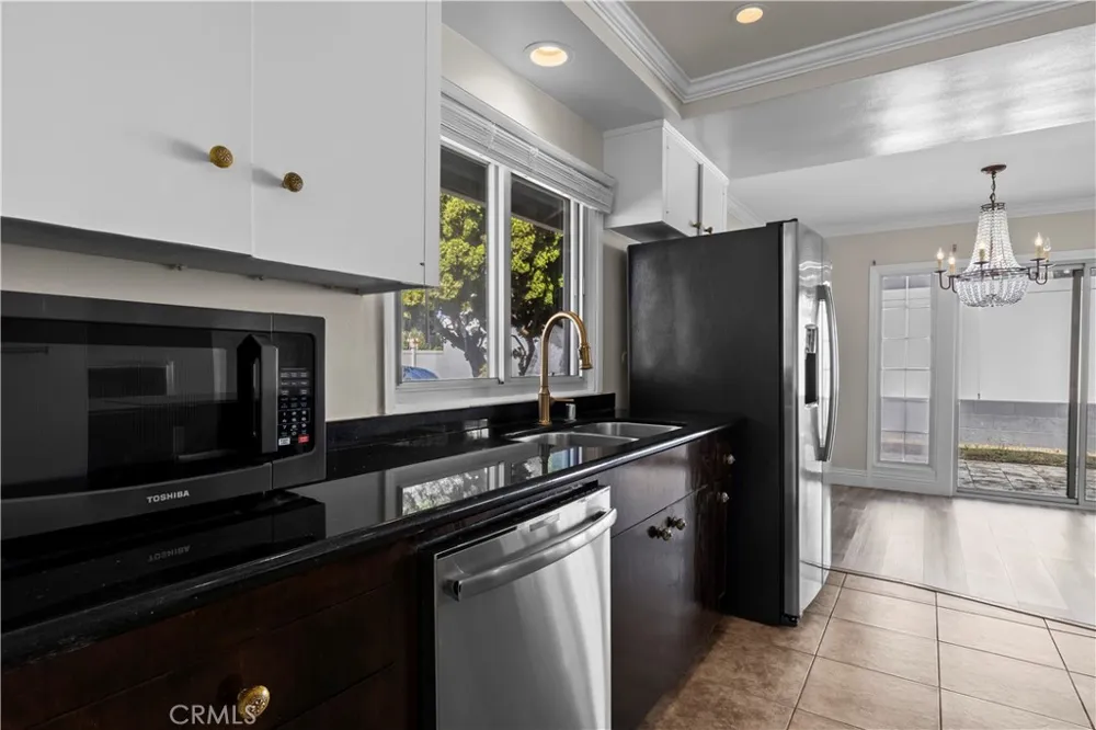 2424 University Dr Newport Beach, CA 92660