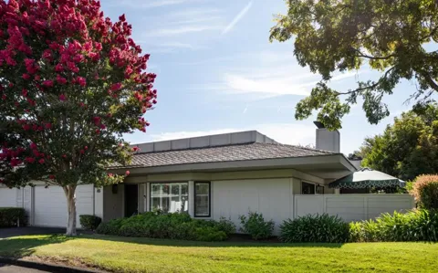65 Bay Tree Lane