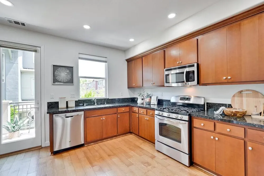 576 San Posadas Terrace Sunnyvale, CA 94085