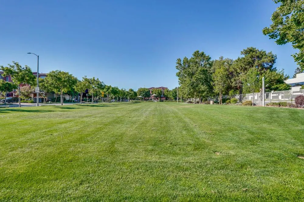 576 San Posadas Terrace Sunnyvale, CA 94085