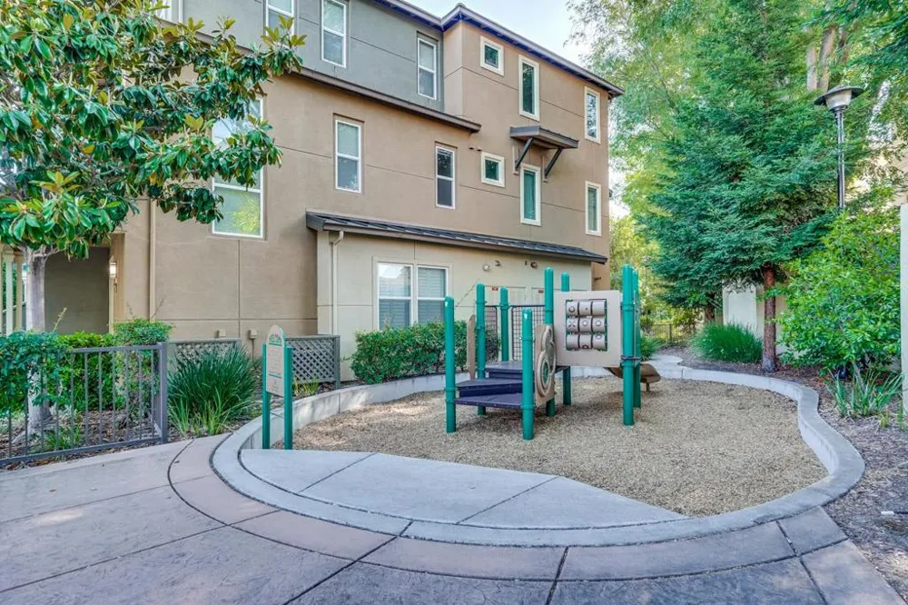 576 San Posadas Terrace Sunnyvale, CA 94085