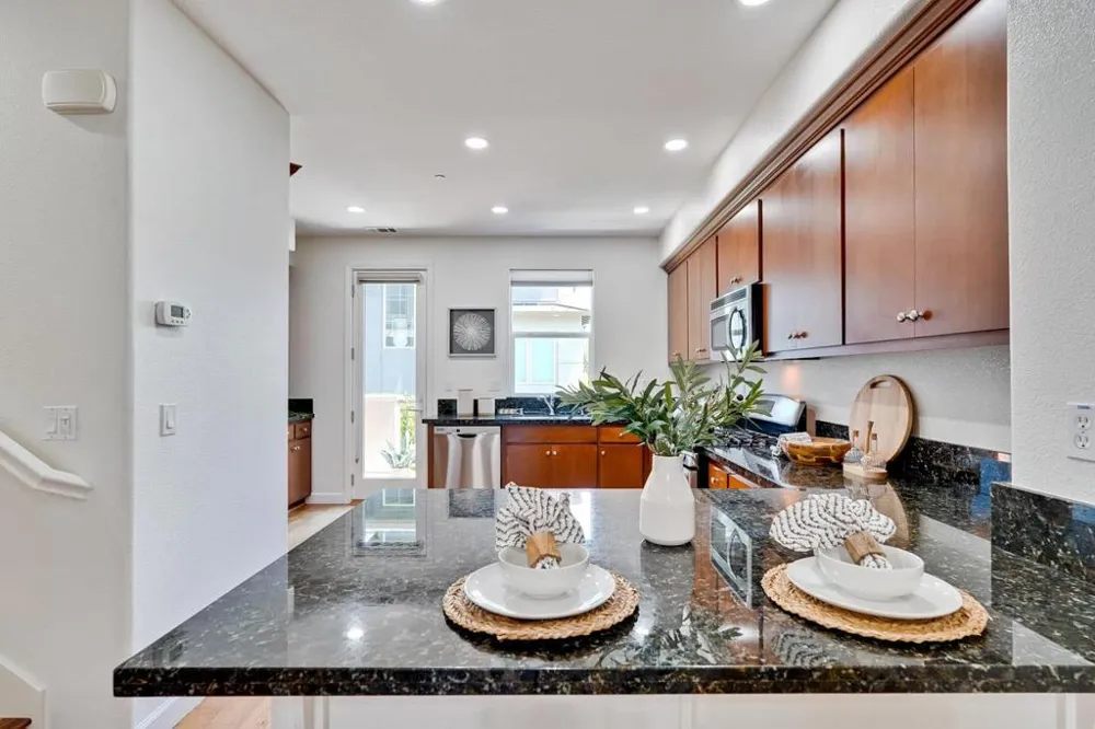 576 San Posadas Terrace Sunnyvale, CA 94085