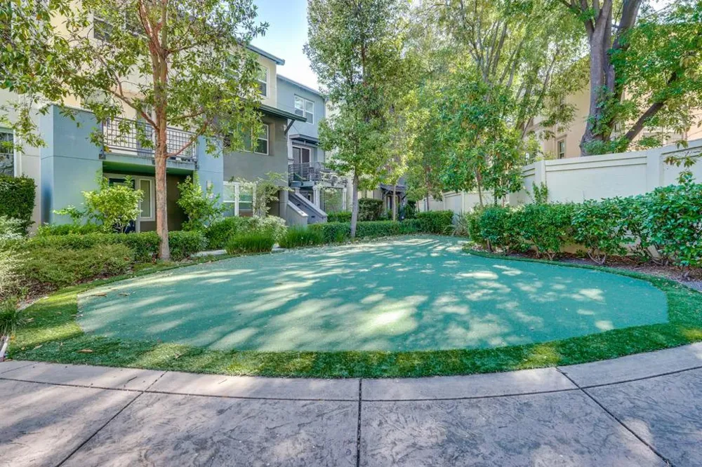 576 San Posadas Terrace Sunnyvale, CA 94085