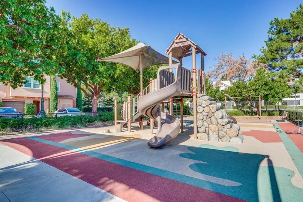 576 San Posadas Terrace Sunnyvale, CA 94085