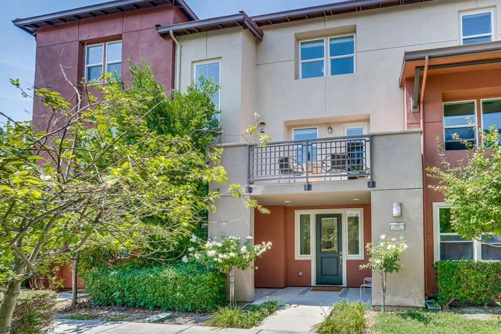 576 San Posadas Terrace Sunnyvale, CA 94085