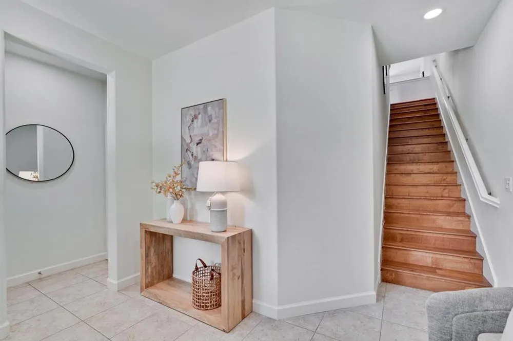 576 San Posadas Terrace Sunnyvale, CA 94085