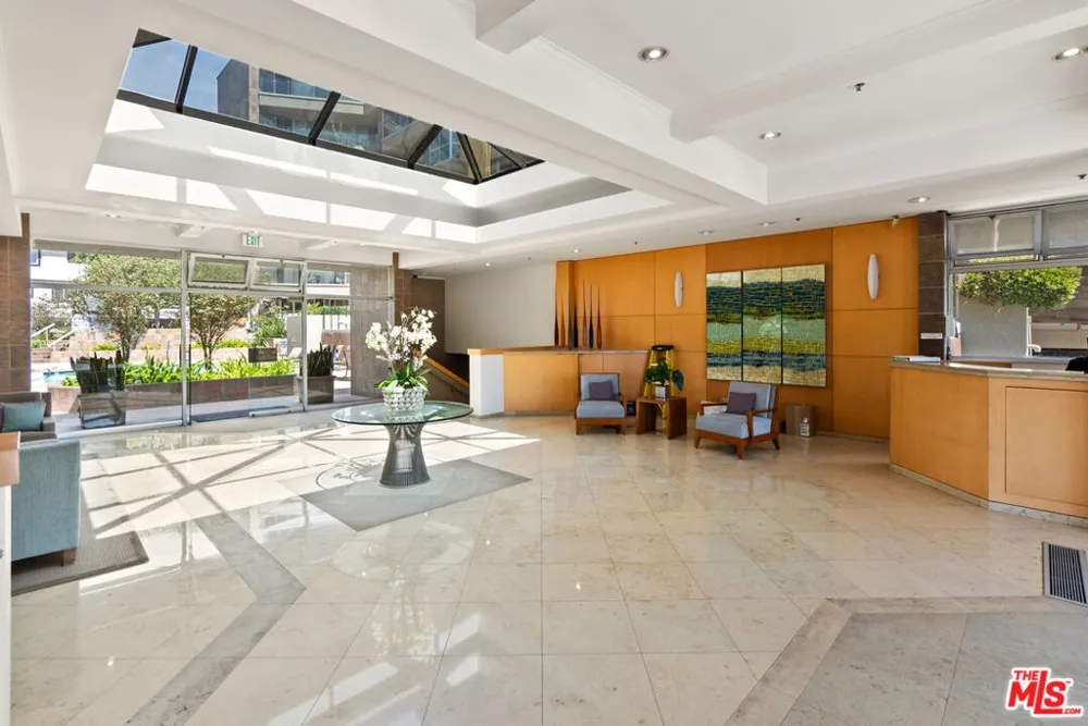 515 Ocean Avenue #NPH B Santa Monica, CA 90402