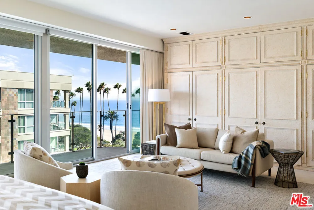 515 Ocean Avenue #NPH B Santa Monica, CA 90402