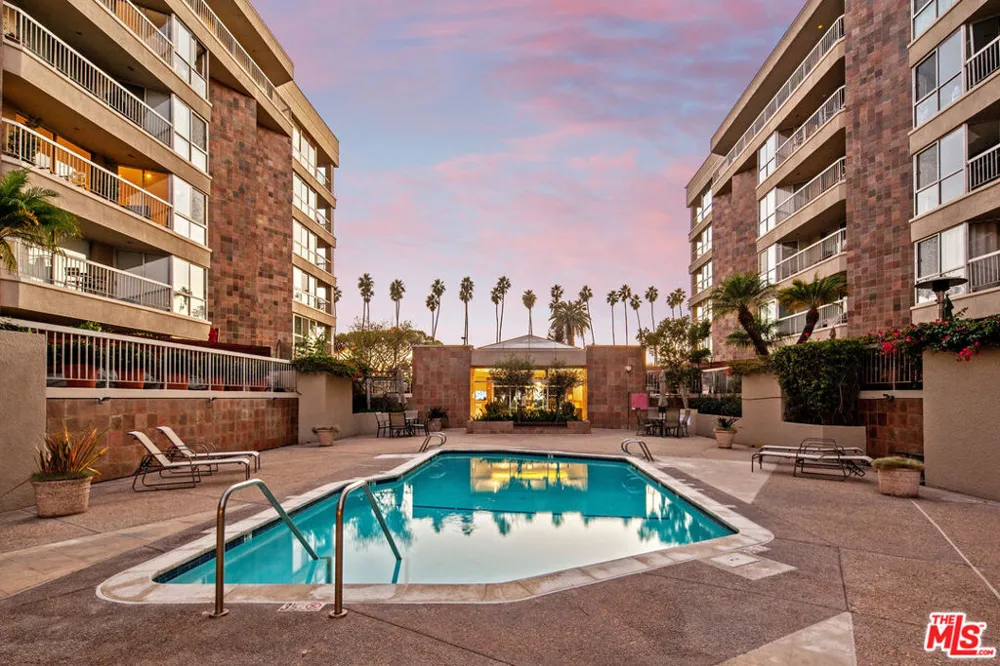 515 Ocean Avenue #NPH B Santa Monica, CA 90402