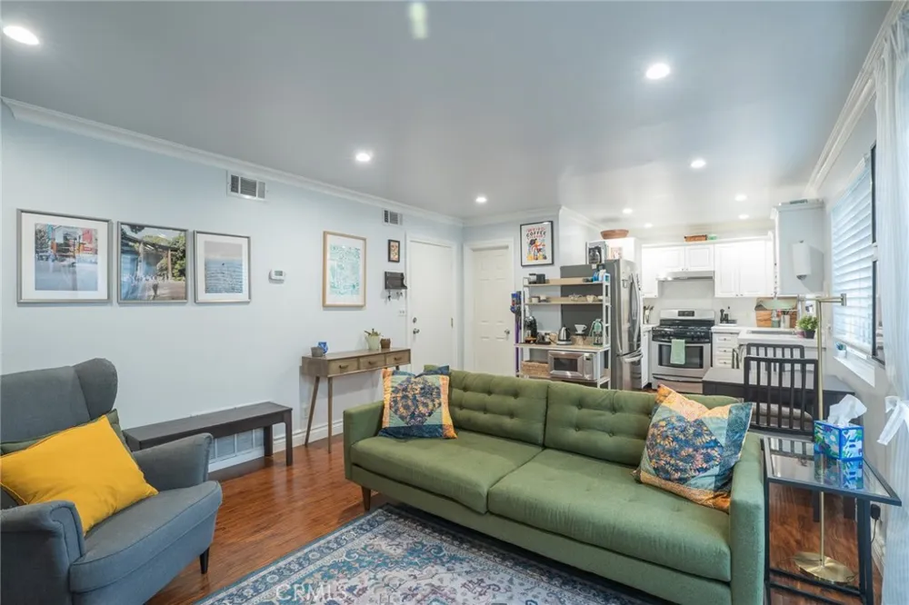 2104 Raymond #4 Altadena, CA 91001