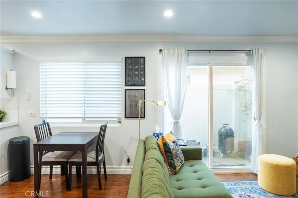 2104 Raymond #4 Altadena, CA 91001