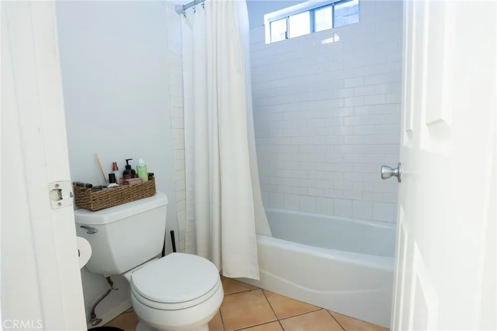 2104 Raymond #4 Altadena, CA 91001