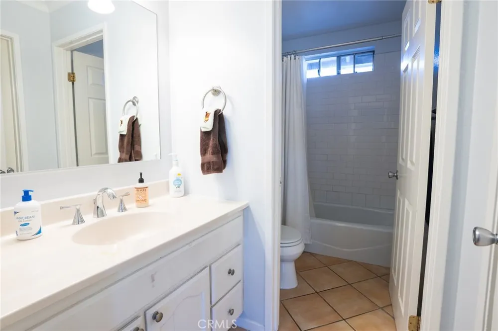 2104 Raymond #4 Altadena, CA 91001