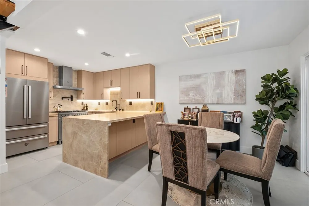 24 La Costa ct. Laguna Beach, CA 92651
