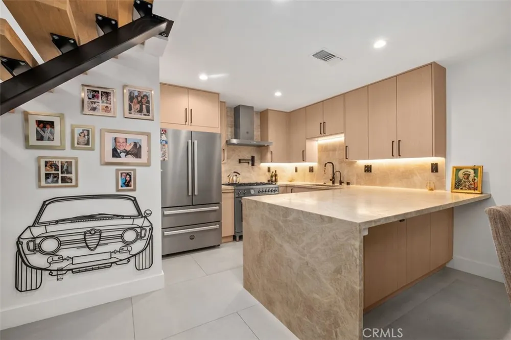 24 La Costa ct. Laguna Beach, CA 92651