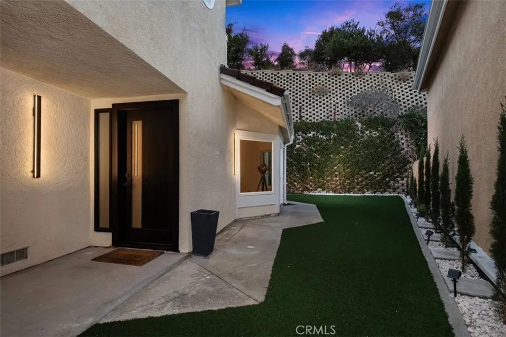 24 La Costa ct. Laguna Beach, CA 92651