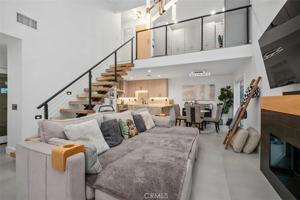 24 La Costa ct. Laguna Beach, CA 92651