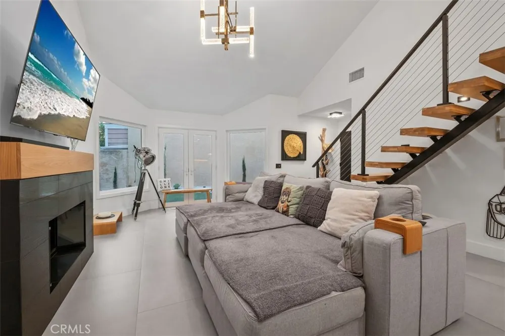 24 La Costa ct. Laguna Beach, CA 92651