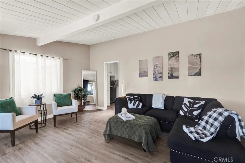 7252 Lynalan Whittier, CA 90606