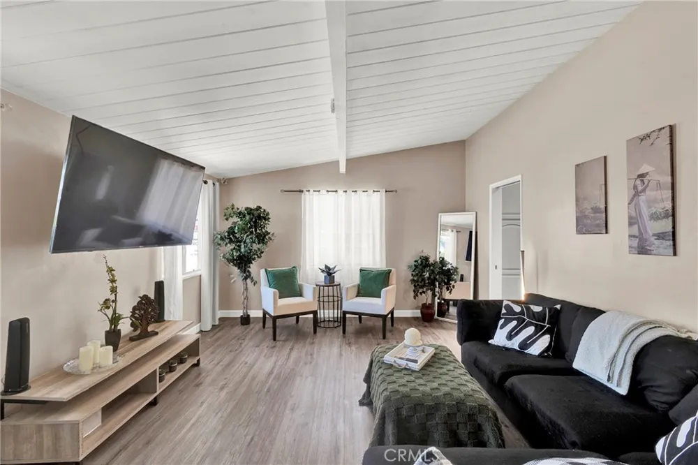 7252 Lynalan Whittier, CA 90606