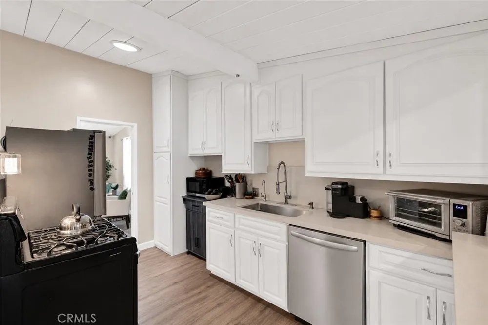 7252 Lynalan Whittier, CA 90606