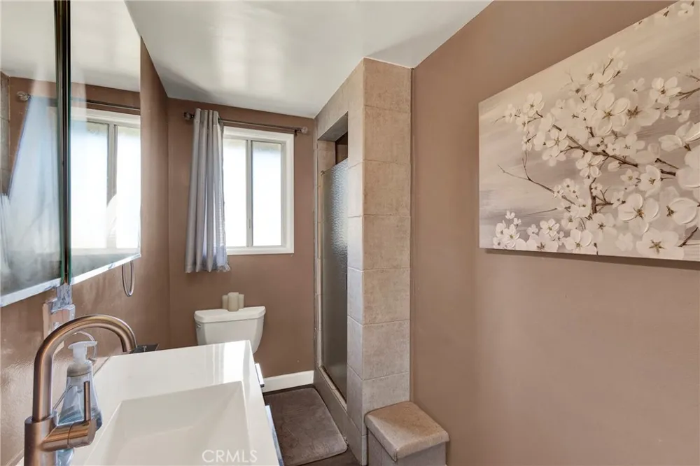 7252 Lynalan Whittier, CA 90606
