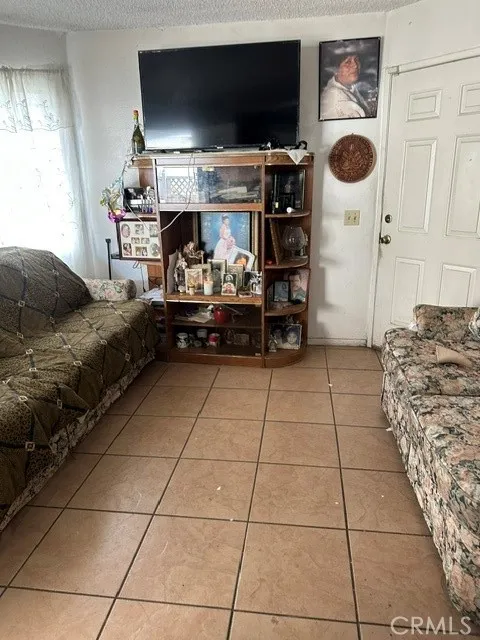 705 Matthisen Circle Compton, CA 90220