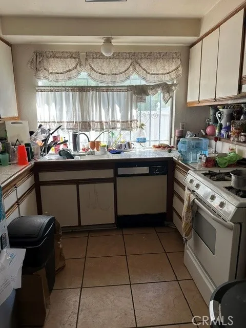 705 Matthisen Circle Compton, CA 90220