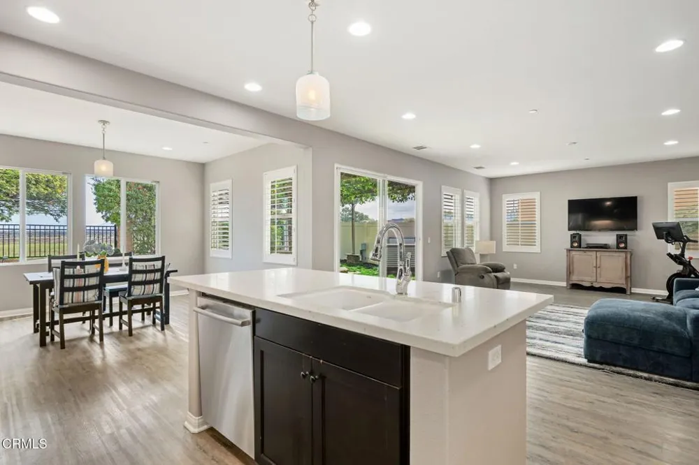 573 Xanadu Way Oxnard, CA 93036