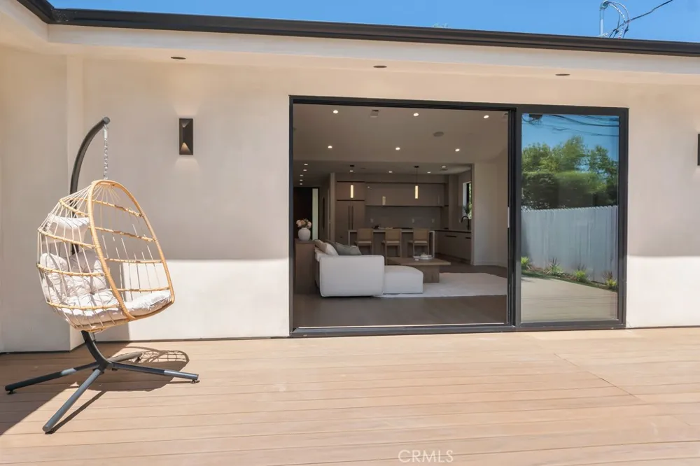 17534 Collins Encino, CA 91316
