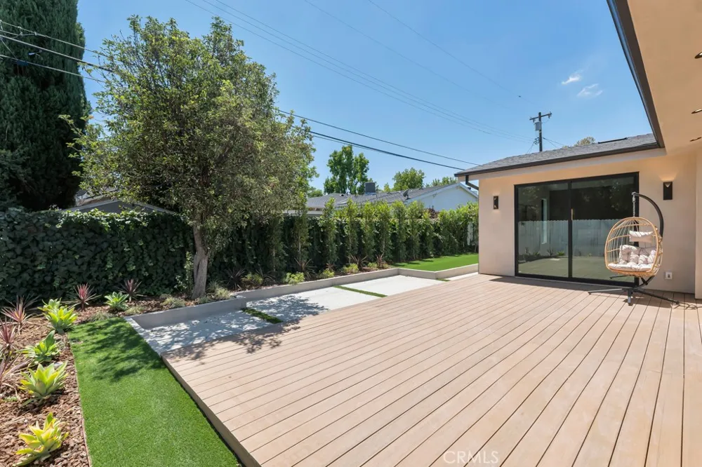 17534 Collins Encino, CA 91316