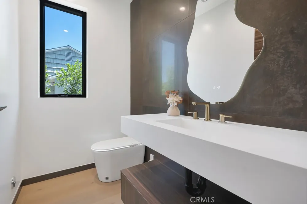 17534 Collins Encino, CA 91316