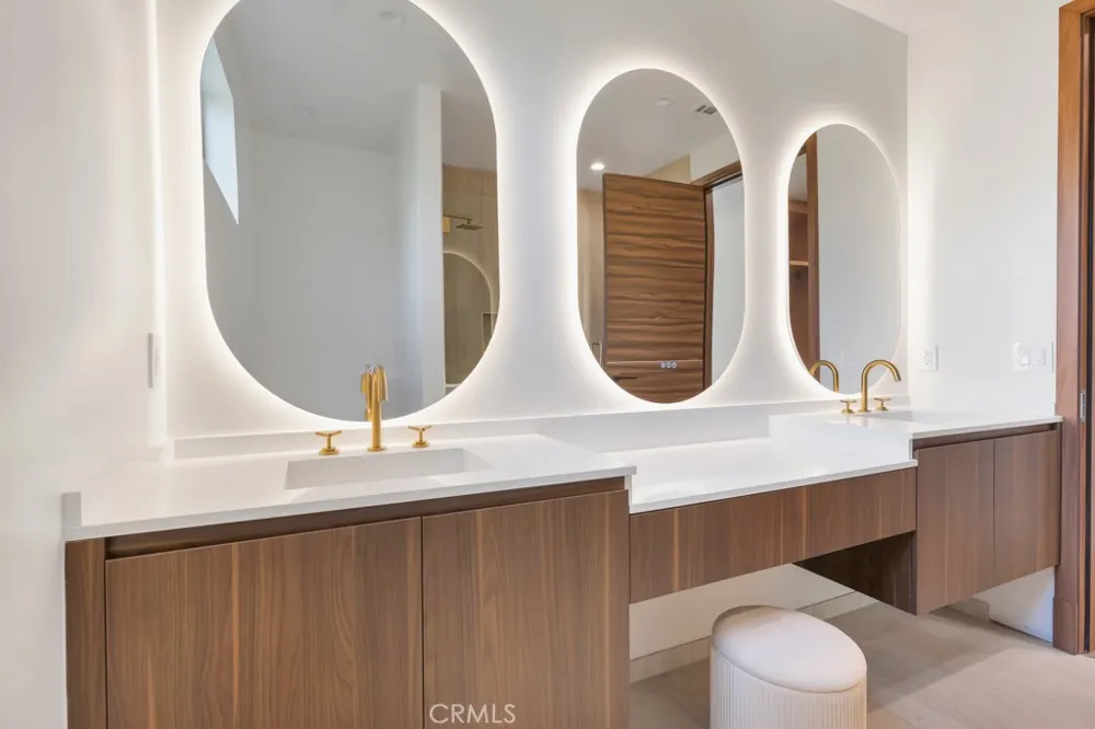 17534 Collins Encino, CA 91316